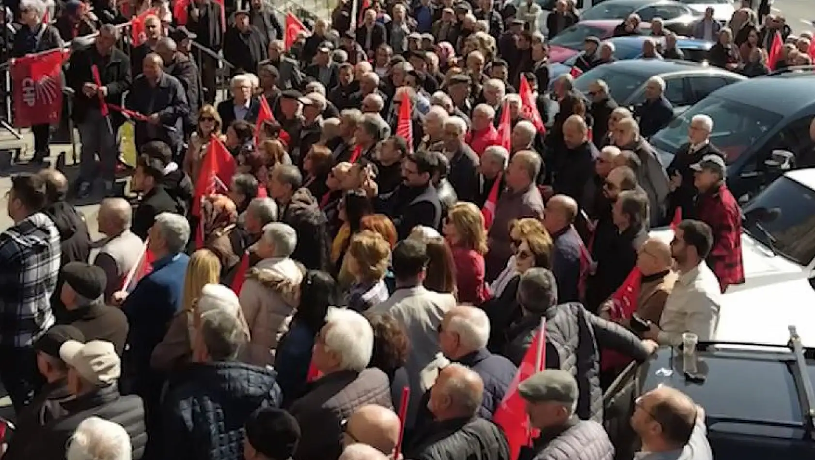 Talas'ta seçim coşkusu! Vekil halay çekti