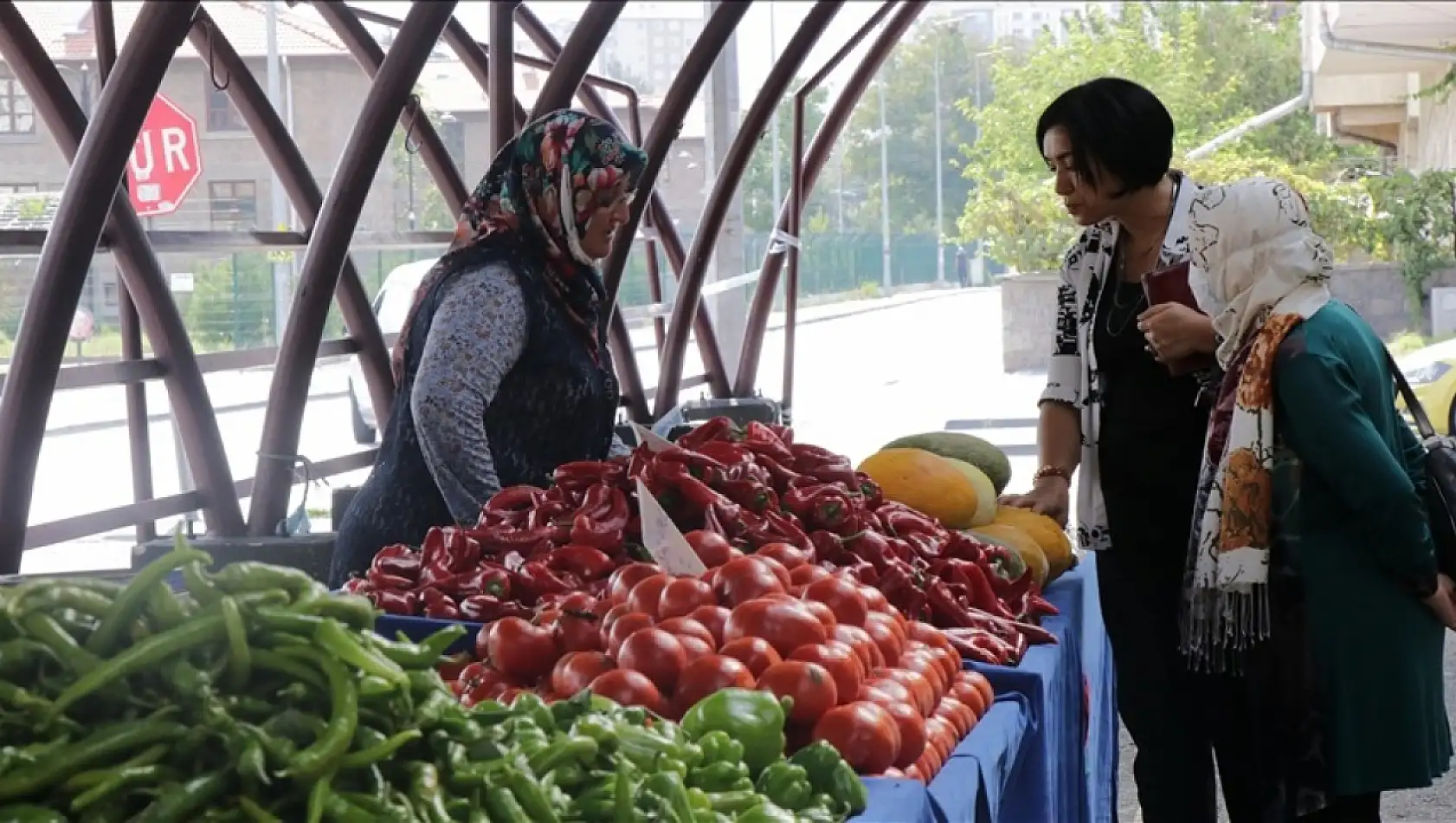 Taze ürünleri ve uygun fiyatlar perşembe semt pazarlarında (14 Kasım)