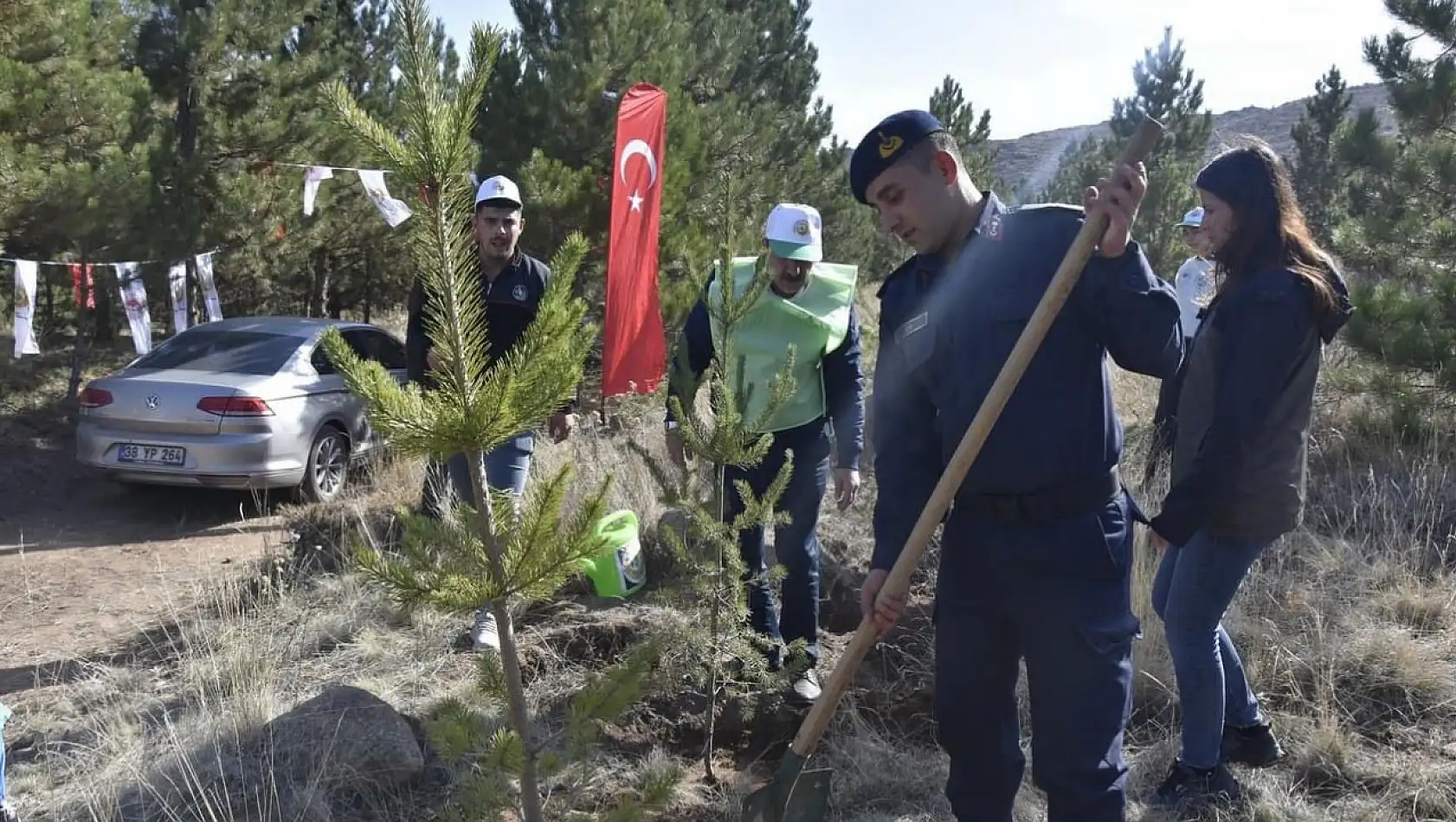 Tomarza'da fidanlar geleceğe nefes oldular