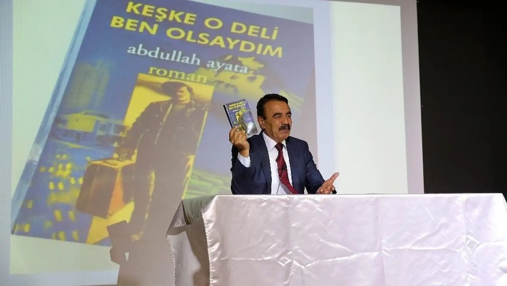 Yazar Abdullah Ayata AGÜ'ye konuk oldu