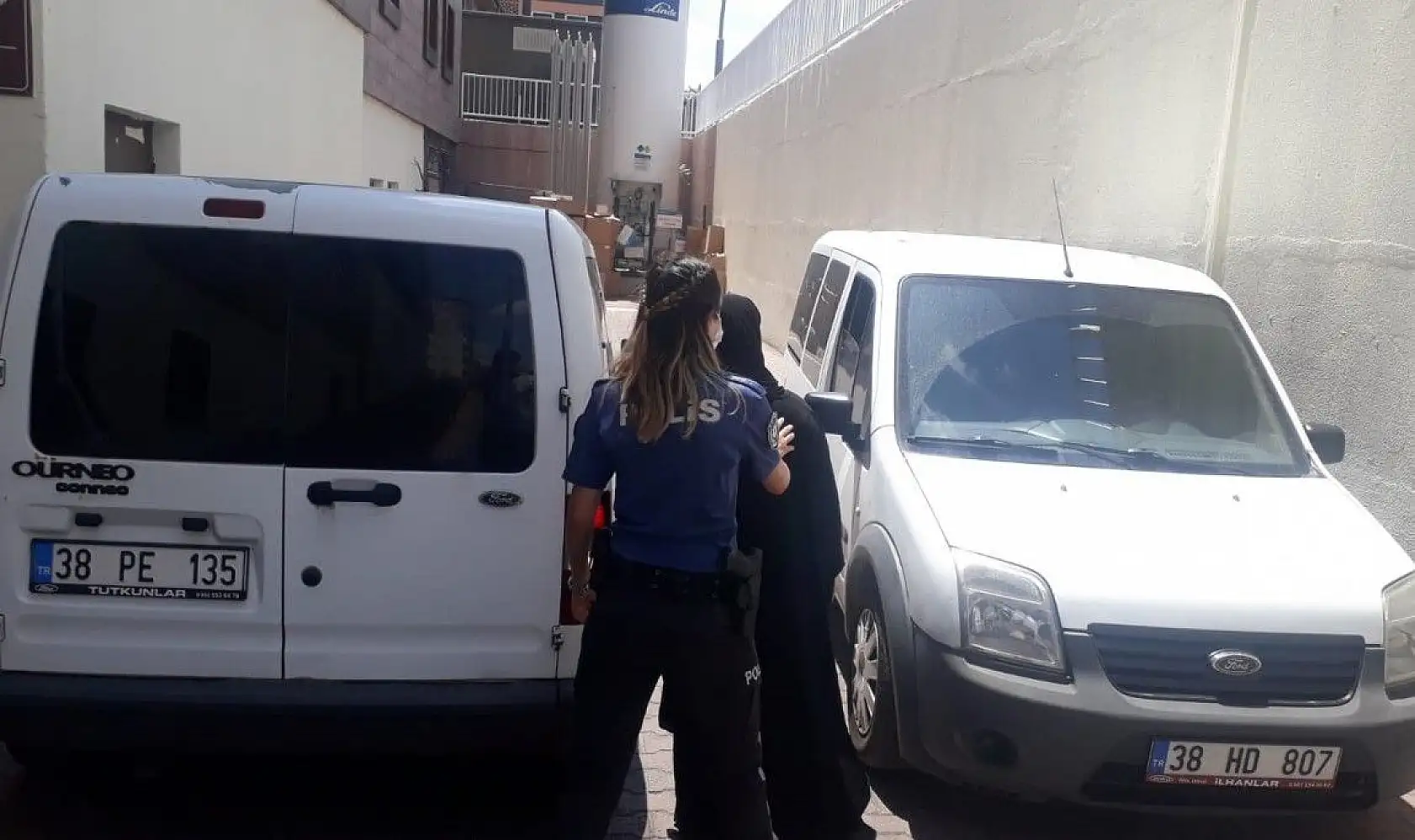 DEAŞ mensubu 2 kadın adliyeye sevk edildi