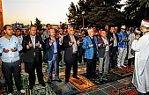 AK Partili Elitaş, yıllar önce Kayseri'de çekilen bu fotoğrafla mesaj verdi: Uyanık olacağız!