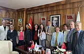 Kayseri'de yeni yönetim görevi devraldı! Yeni Başkan'a ilk sürprizi kızı yaptı