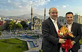 Partisine yönelik sert eleştirileri ile gündeme gelen isim dün sessiz sedasız Kayseri'ye geldi ve büyük sevinç yaşadı