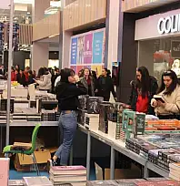 100'den fazla yazar, binlerce kitap Kumsmall'da sizi bekliyor