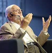 86 yaşında yeniden evlendi! Necmettin Nursaçan'dan eleştirilere sert çıkış