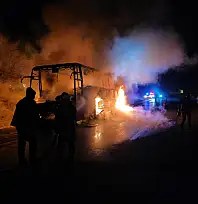 Adana'dan Kayseri'ye geliyordu! Yolcusu bulunan otobüs alev alev yandı