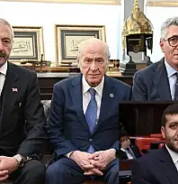 Bahçeli'nin Sarallar ve Şahinler buluşmasında Baki Ersoy detayı