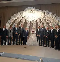 Bakan Bayraktar'ın da katıldığı düğünde Kayserili Başkan nikah şahidi oldu