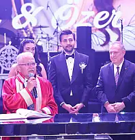 Başkan oğlunu evlendirdi!