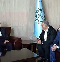 Davutoğlu Kayseri'ye indi! Bakın kimler karşıladı?