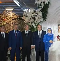 Düğünde dikkat çeken olay! AK Partili vekiller Gül'ün elini sıkmadı