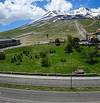 Erciyesi'in karı eridi, takkesi kaldı!