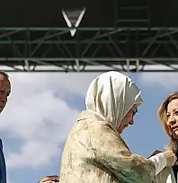 Erdoğan'ın Kayseri Meydanında rozet taktığı isim Yen Parti'ye mi geçiyor?