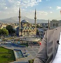 Eşiyle izlediği filmin ardından ilham alarak, Canavar çıkaran ünlü iş adamı konuşmak için Kayseri'ye geliyor!