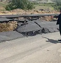 İlçeyi Kayseri'ye bağlayan yol çöktü, 1 aydır böyle…