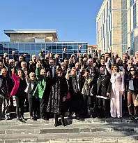 İYİ Parti'nin yeni yönetiminden yumruklu poz!