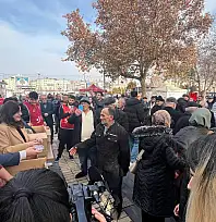 Kayseri Cumhuriyet Meydanında iki Başkan için lokma dağıtıldı