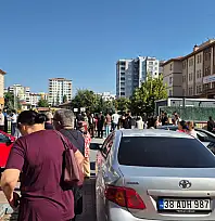 Kayseri'de binlerce aday içeride, dışarıda sessiz bekleyiş başladı!