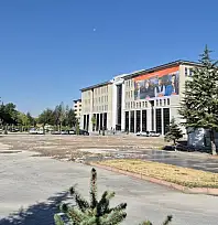 Kayseri'de bir dönem sona erdi! 54 yıllık müdürlük binasının yıkımı tamamlandı