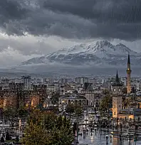 Kayseri'de Cuma gününe dikkat: Sıcaklıklar düşüyor, yağmur geliyor!