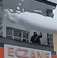 Kayseri'de dikkat çeken görüntü! Bu adam ne yapıyor?