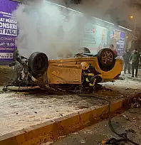 Kayseri'de gece saatlerinde ortalık savaş alanına döndü! Alev alan otomobilde can pazarı