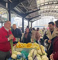 Kayseri'de pazarda vatandaş böyle dert yandı: Eşim emekli öğretmen, oğlum bize yardım ediyor! Limon alacağım, alamıyorum