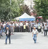 Kayseri'de ücretsiz dağıtıldı, vatandaşlar akın etti, kuyruklar oluştu