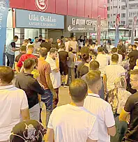 Kayseri'de Ülkü Ocakları önünde dikkat çeken kalabalık! Vatandaşlar neden toplandı?