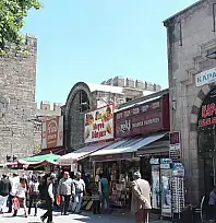 Kayseri'deki 800 yıllık çarşı, lüks AVM'lere karşı