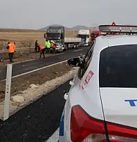 Kayseri-Nevşehir yolunda can pazarı: Otomobille tır kafa kafaya çarpıştı