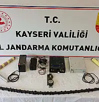 Kayseri'nin tarihi kalesinde defineciler suçüstü yakalandı