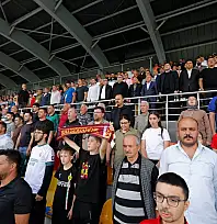 Kayseri'nin ünlü isimleri maça akın etti!