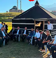 Kayseri'nin zirvesinde dikkat çeken buluşma! Ülkücüler bir araya geldi