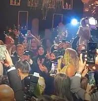 Kayserili iş insanı evlendi! Ünlü şarkıcı düğünde sahne aldı