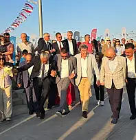 Kayserili vekilden şenliğe damgasını vuran halay!