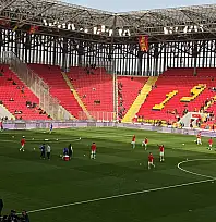 Kayserispor Göztepe'ye konuk oluyor. Zorlu maçın 11'leri belli oldu