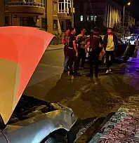 Otomobiller çarpıştı, sürücülerden biri kaçtı! 1'i çocuk, 2 yaralı