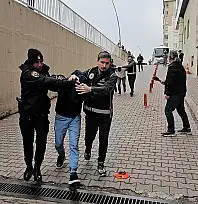 Polisin yaralandığı operasyonlarda gözaltına alınan 9 kişiden 4'ü serbest bırakıldı
