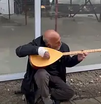 Sosyal medya elinde bağlamalı adamı konuşuyor! Kayserili mi?
