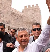 YENİ Parti Lideri Özgür Özel'in Kayseri ziyaretinde dikkat çeken işaret!