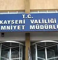 Yoğun kar yağışında mahsur kalan aile kurtarıldı