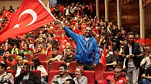 ERÜ'de personel ve öğrenciler dev ekrana kitlendi