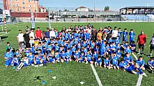 Kayseri'de minik sporculara büyük sürpriz! 250 adet dağıtıldı