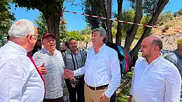 AK Partili vekil pazar günü dert dinledi, not aldı!