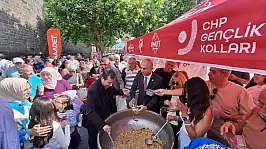 CHP, Cumhuriyet Meydanı'nda aşure dağıttı!