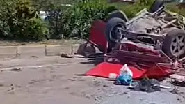 Kayseri plakalı otomobil Mersin'de kafa kafaya çarpıştı!