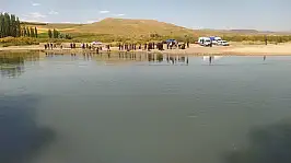 Kızılırmak'a giren 2 kişiden 1'i kayboldu!