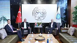 Türk bayrağını göndere çektiren işadamı Kayseri Ticaret Odası'nı ziyaret etti